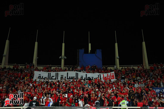 الجماهير تؤازر الاهلي  في المدرجات  (18)