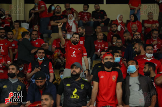 الجماهير تؤازر الاهلي  في المدرجات  (13)