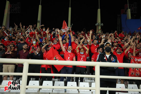 الجماهير تؤازر الاهلي  في المدرجات  (14)