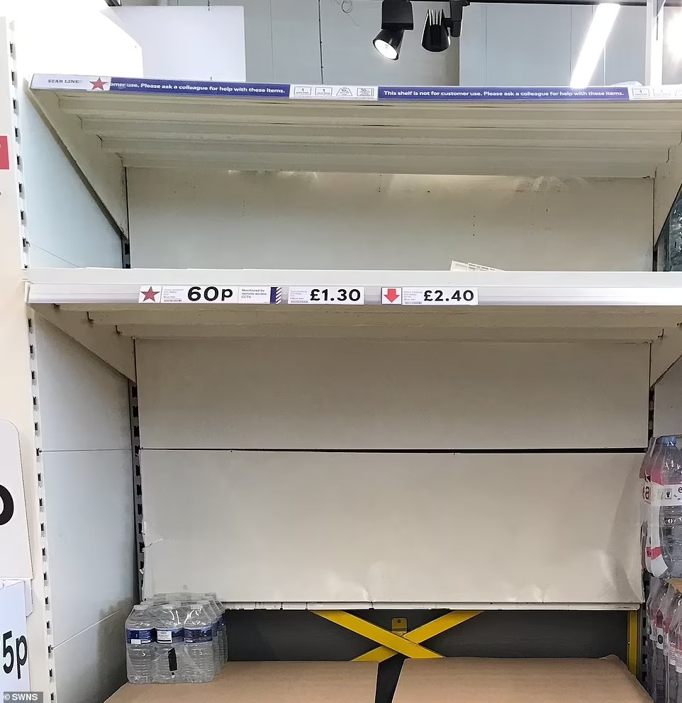 نقص المياه المعدنية في متاجر بريطانيا نقص المياه المعدنية في متاجر بريطانيا