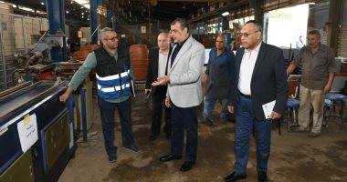 وزير الإنتاج الحربى يتفقد شركة حلوان لمحركات الديزل