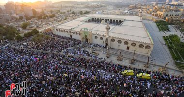 فرحة عيد الأضحى تملأ مسجد عمرو بن العاص